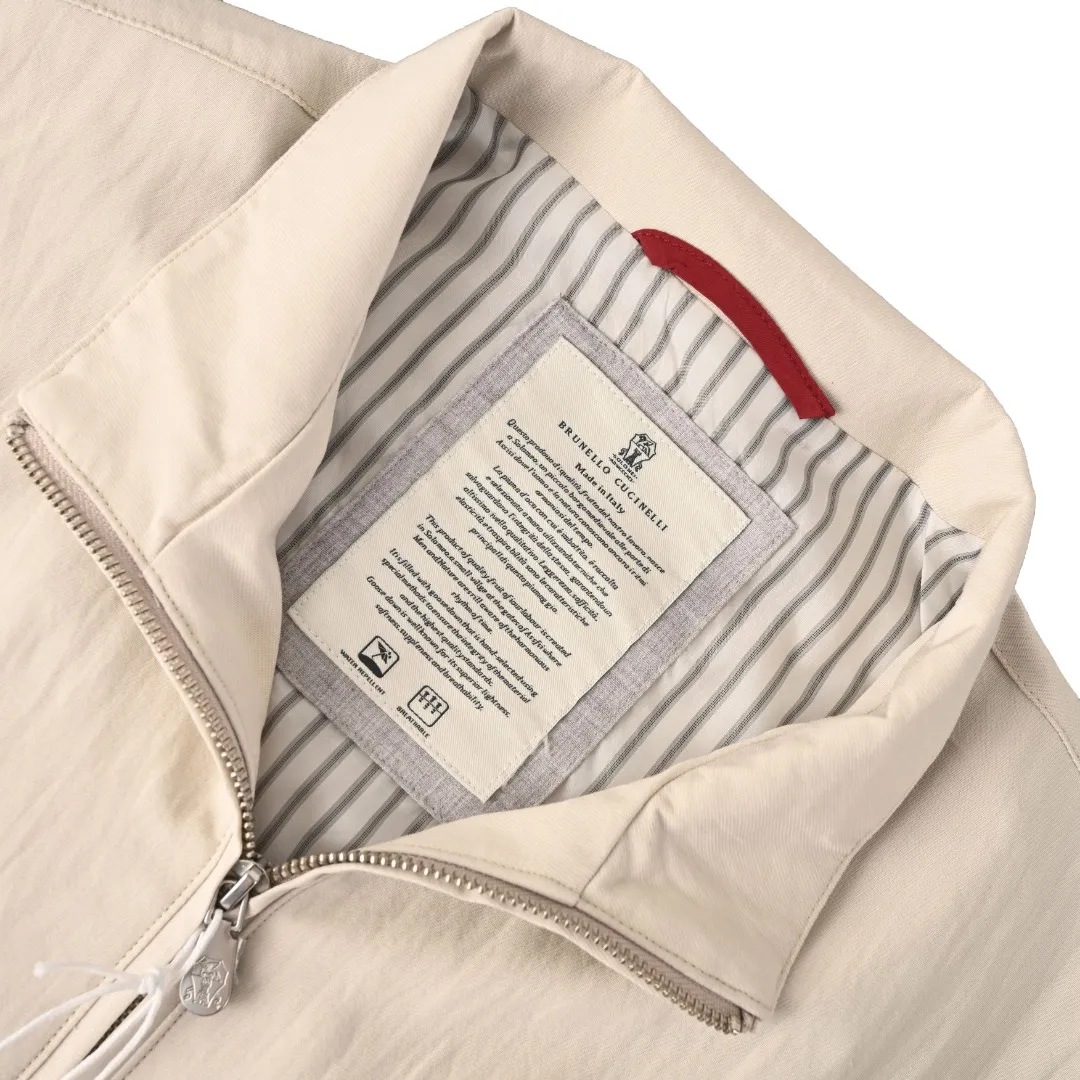 AP (Higher Version) BRUNELLO CUCINELLI BC Travelwear Series Badge Embroidered Stand Collar Jacket Men's Model Original purchased for 28300, 100% cotton fabric + nylon lining, 100% cotton outer material Breathable and comfortable, nylon lining smooth and anti-wrinkle, exquisite badge embroidery, stand-up collar windproof design, elastic cuffs hem, suitable for commuting, leisure, and travel, looks good when layered alone Size: M-XXL